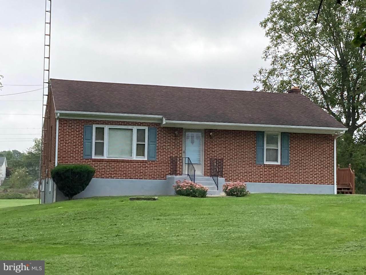 1087 Williamsport Pike - Photo 1