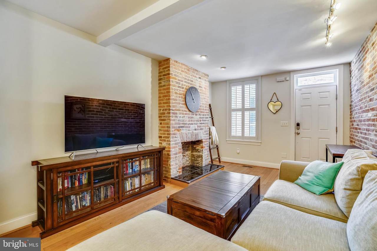 527 Dallas Street - Photo 1