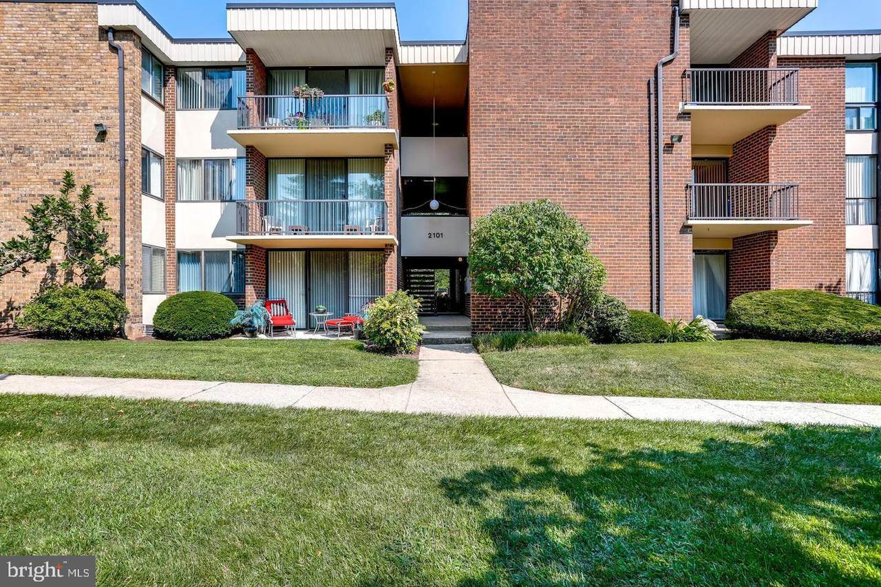 2101 Walsh View - Photo 1