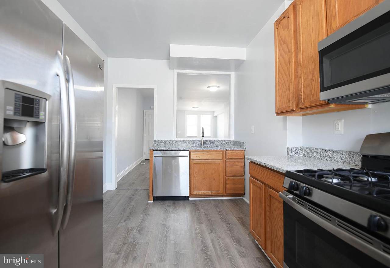 2823 Pelham Avenue - Photo 1