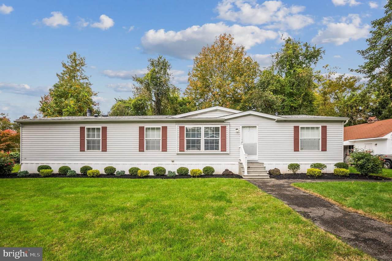 1305 Spruce Avenue - Photo 1