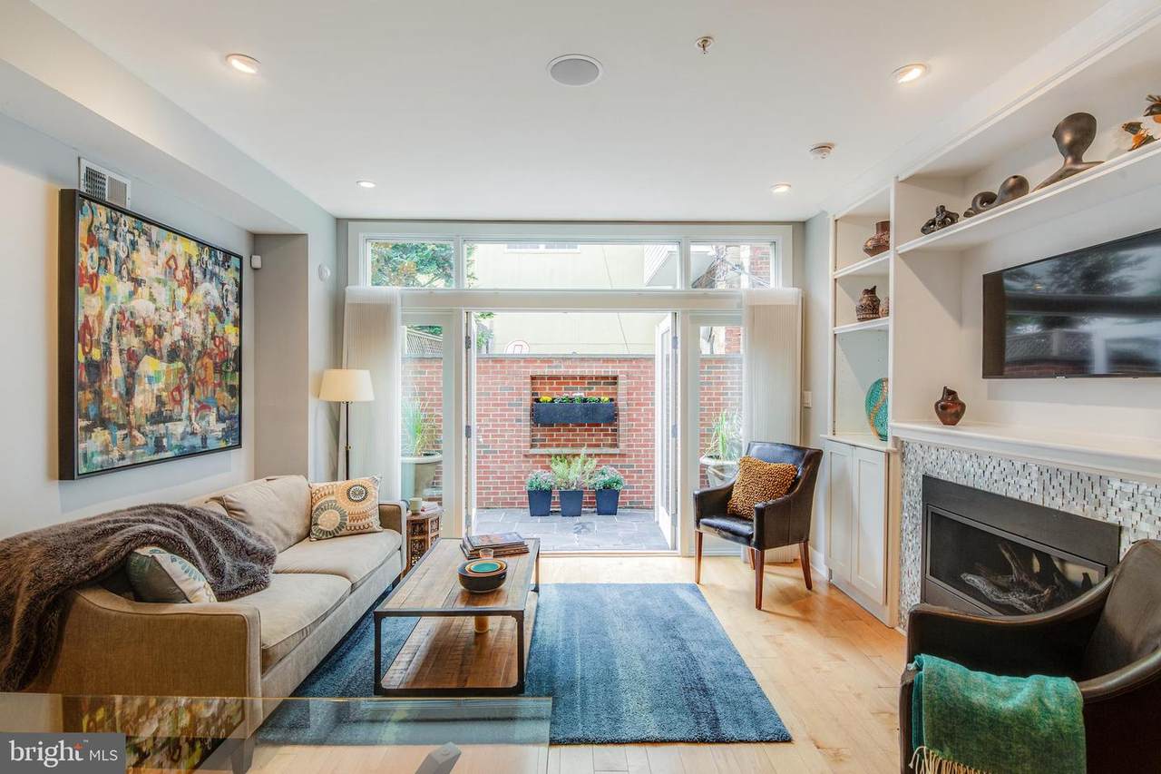 606 8TH Street - Photo 1