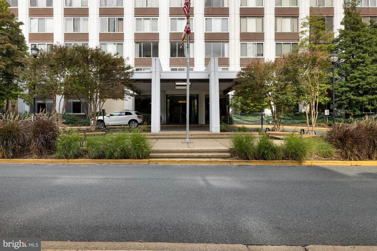 11801 Rockville Pike - Photo 1