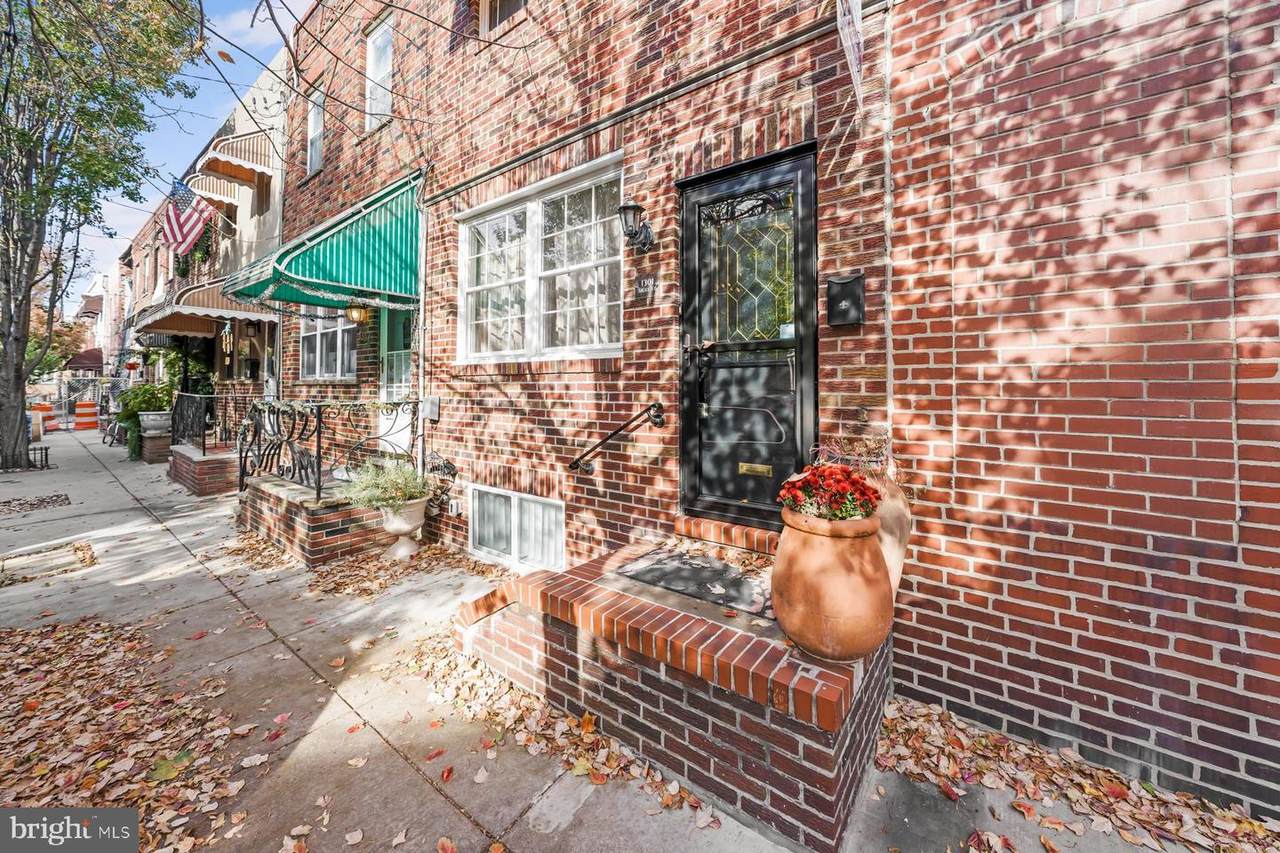1301 Sigel Street - Photo 1