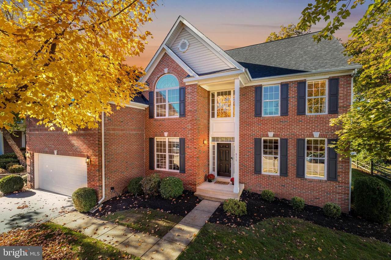 819 Saddleback Place - Photo 1