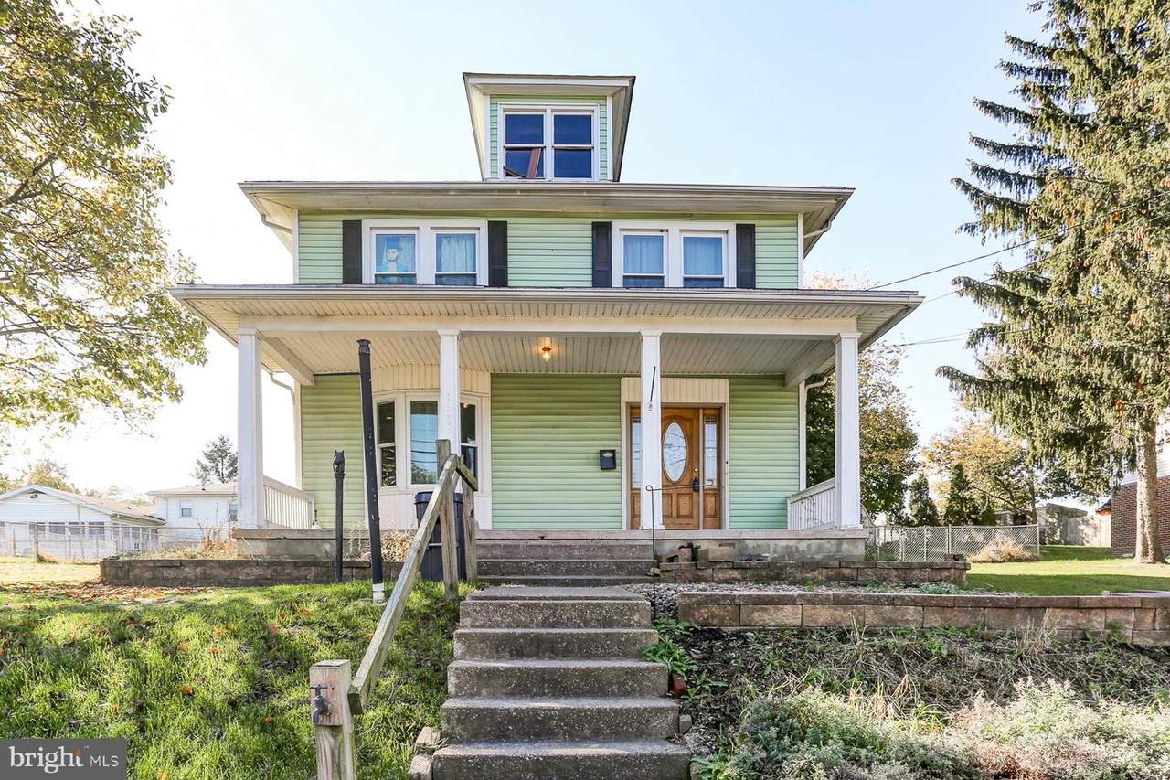 366 7TH Street - Photo 1