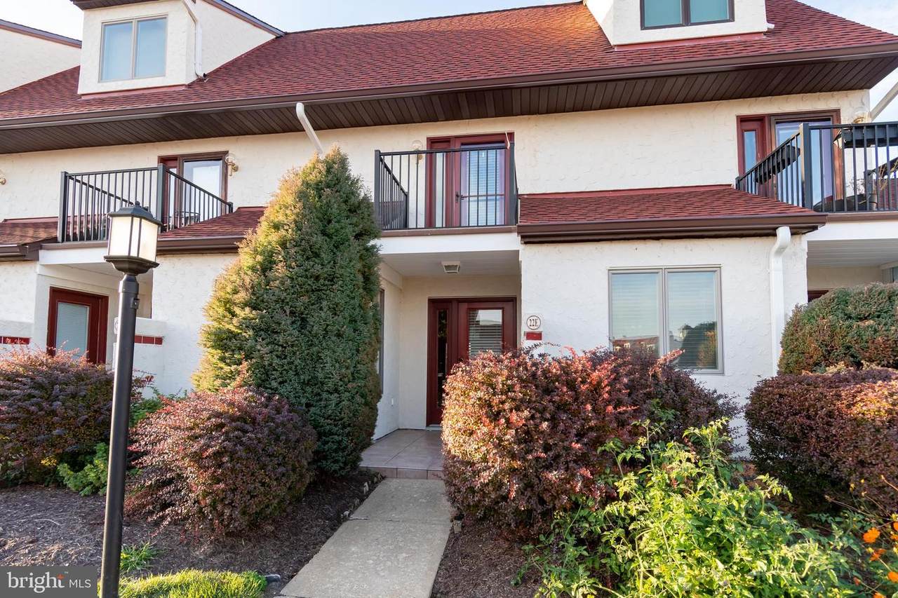 22-E Queen Victoria Way - Photo 1