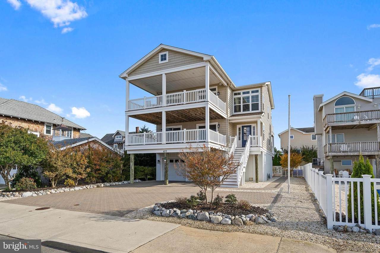 411 Bay Avenue - Photo 1