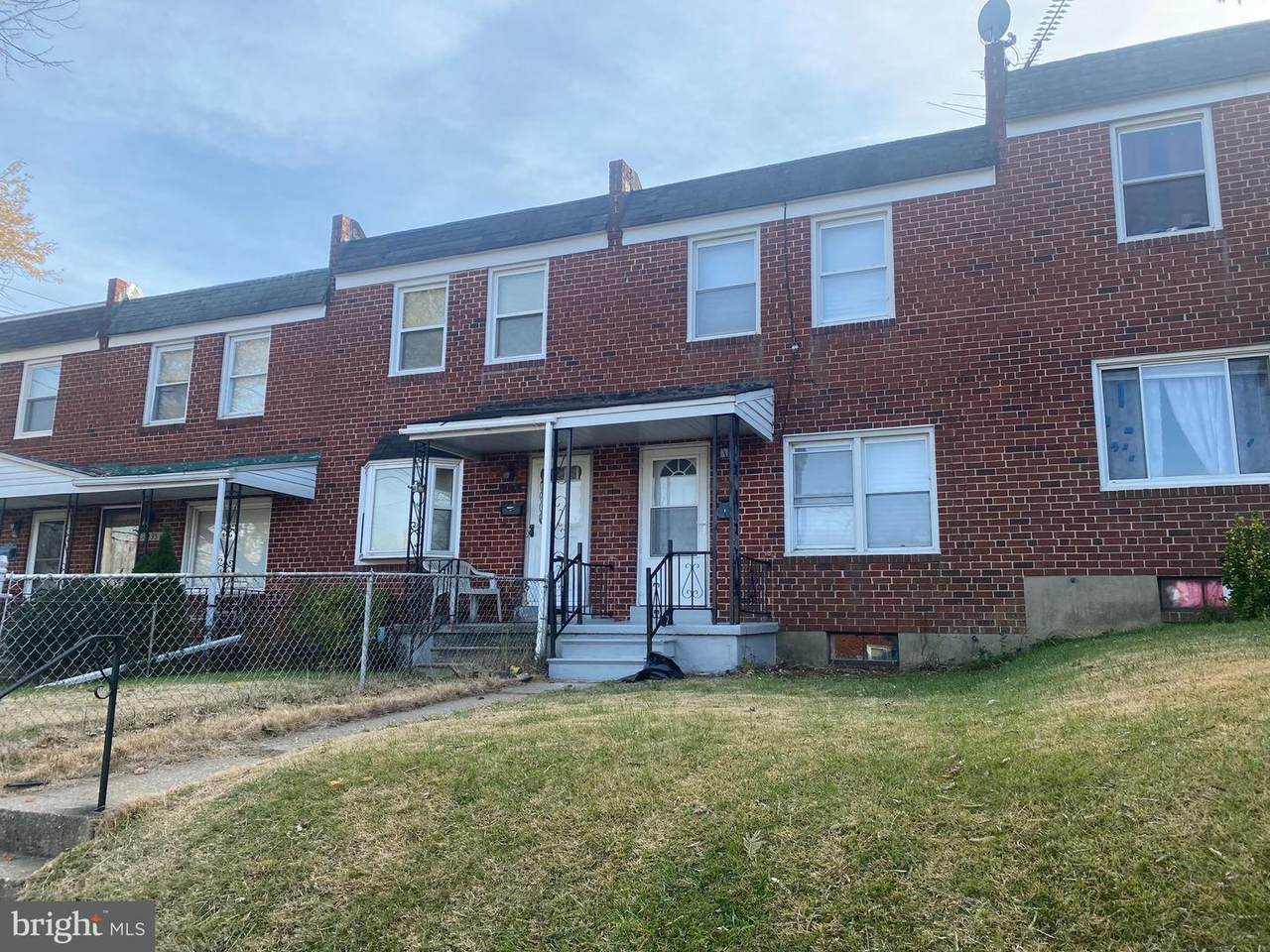 1431 Locust - Photo 1