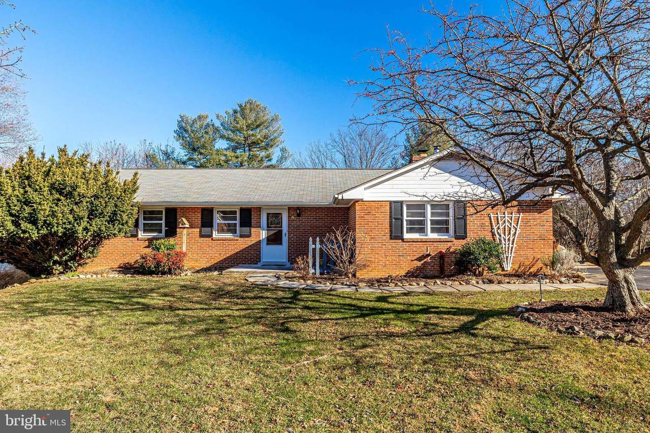 8 Jackson Avenue - Photo 1
