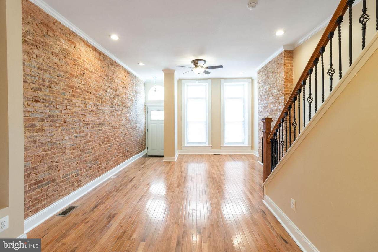 1710 Bond Street - Photo 1