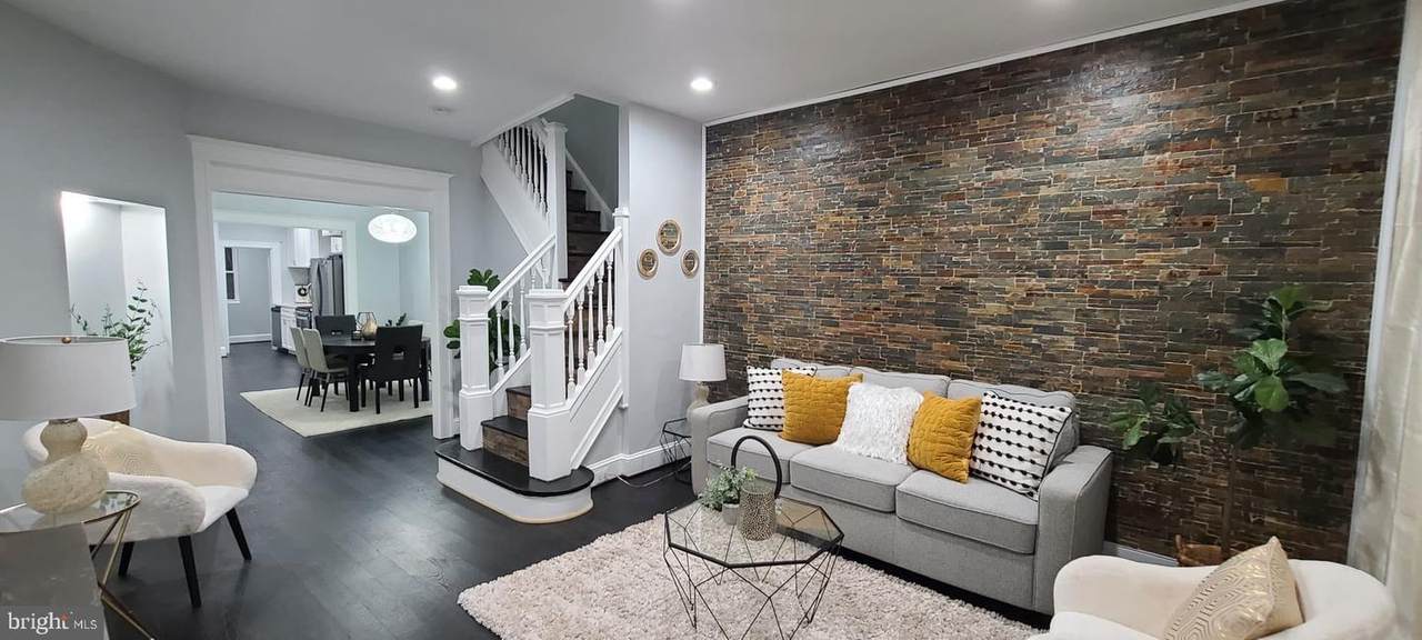 1138 Longwood Street - Photo 1