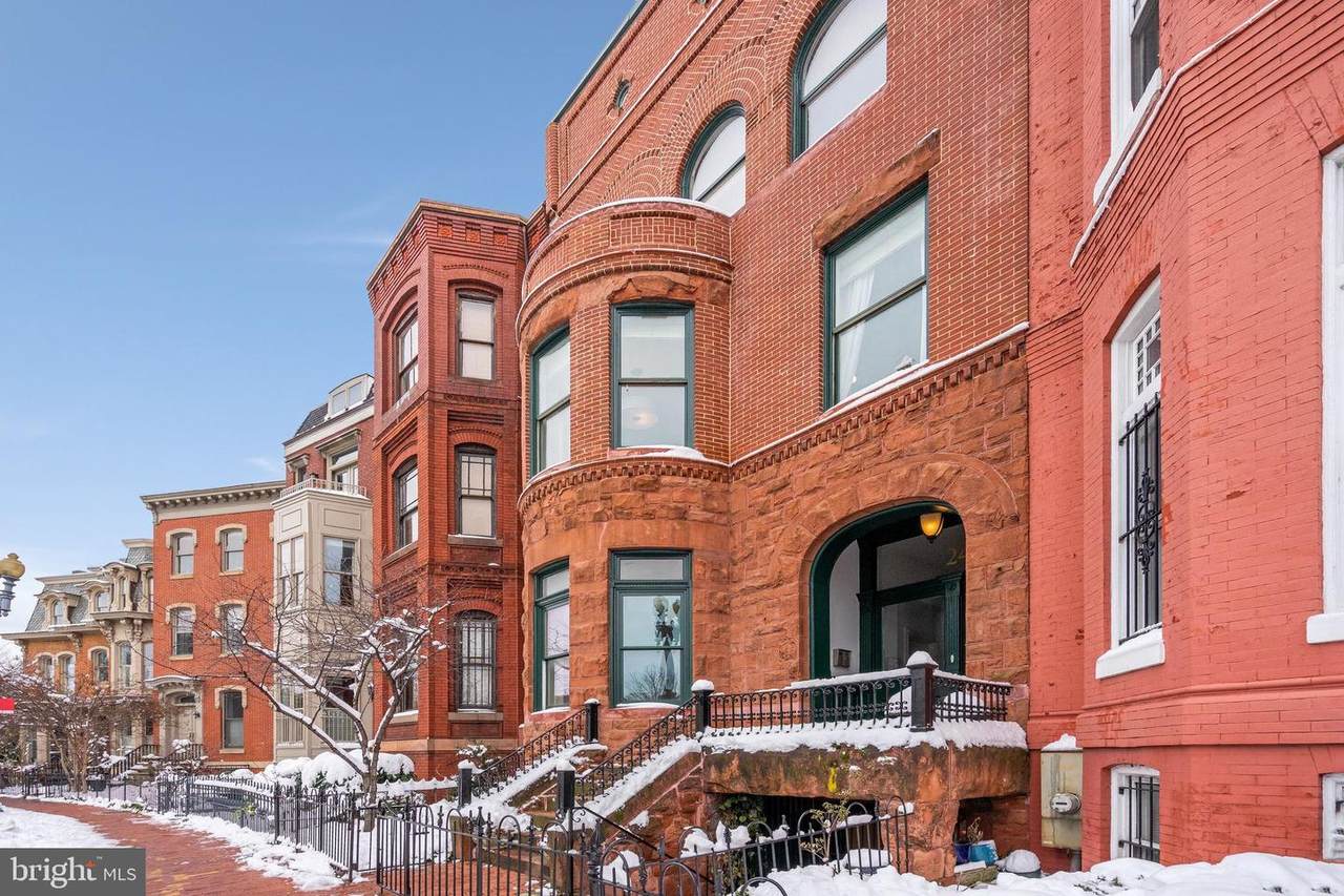 24 Logan Circle - Photo 1