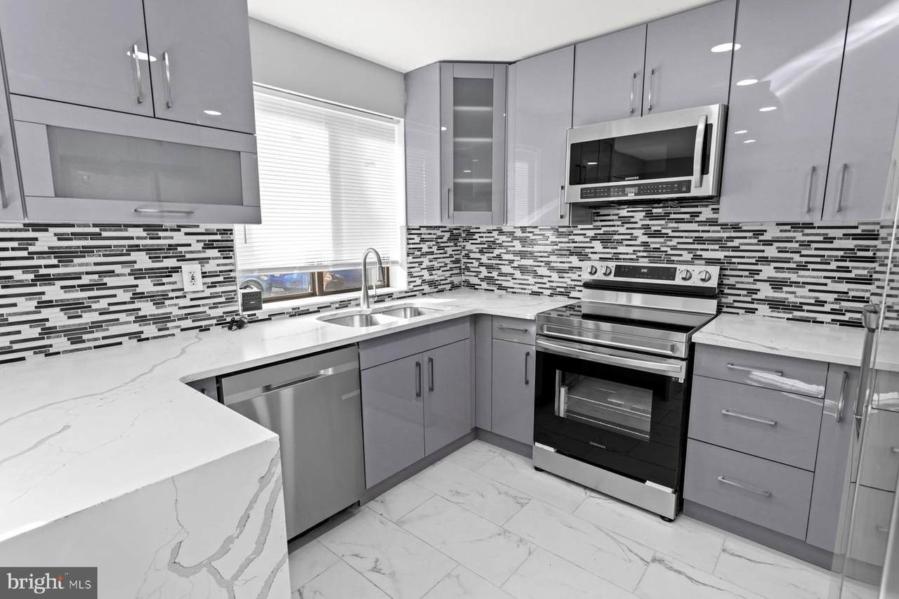 901 Lombard Street - Photo 1