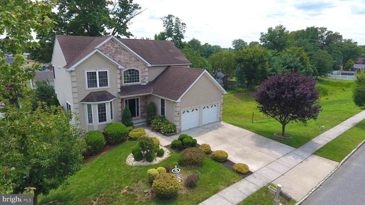 320 Majestic Ave - Photo 1