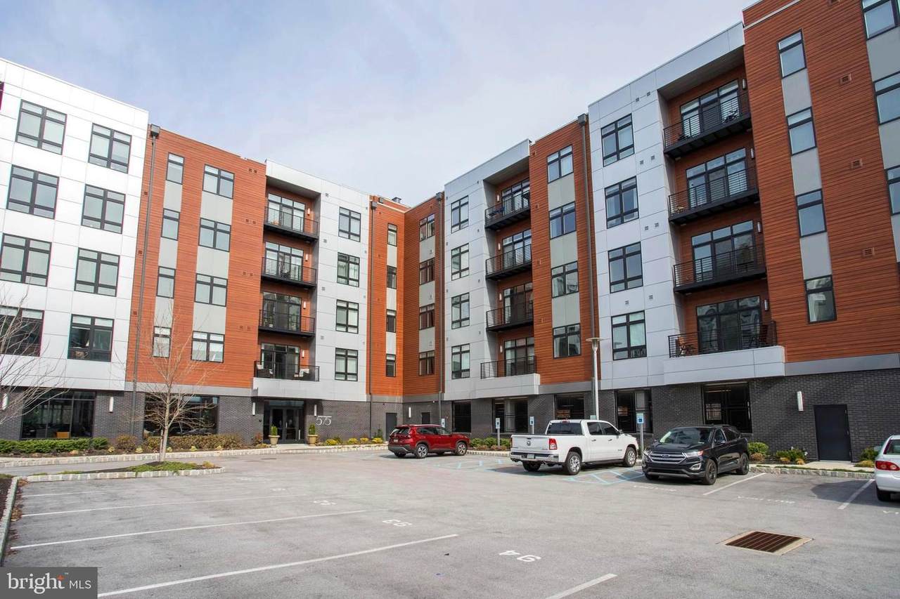 575 Goddard Boulevard - Photo 1