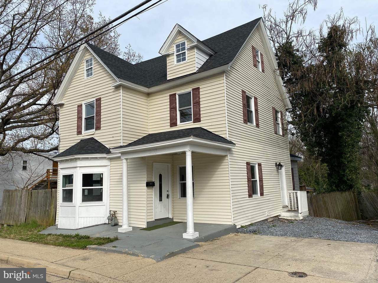 418 Larchmont Avenue - Photo 1