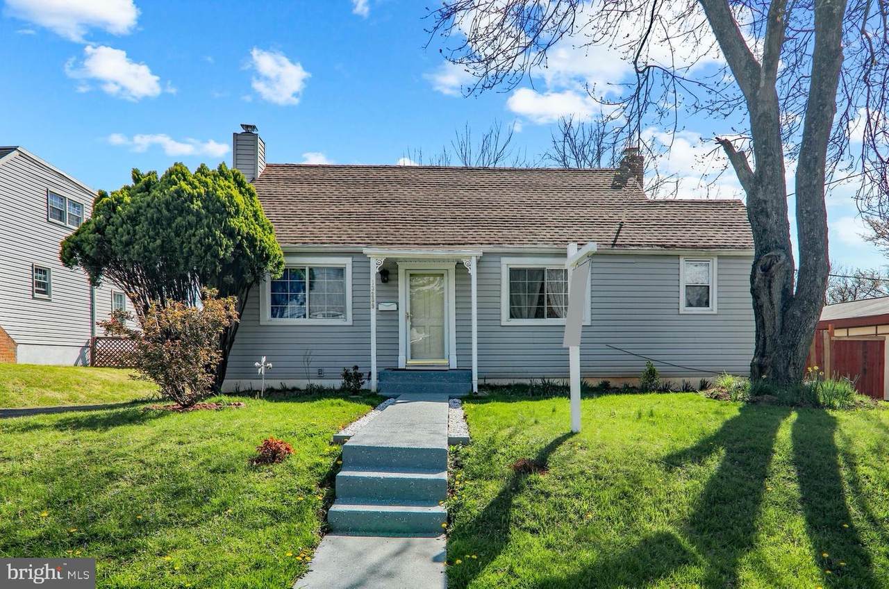 13209 Ardennes Avenue - Photo 1
