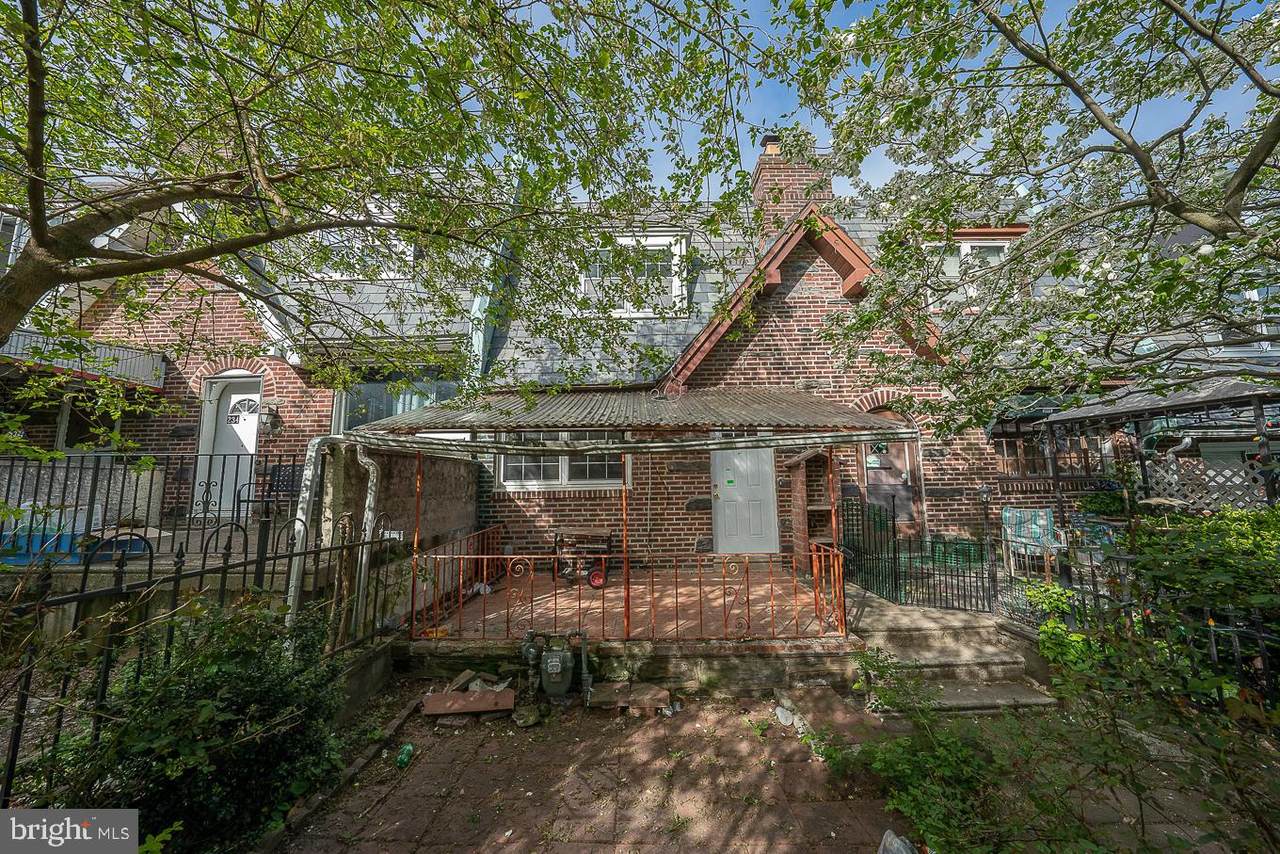 236 Lynn Boulevard - Photo 1