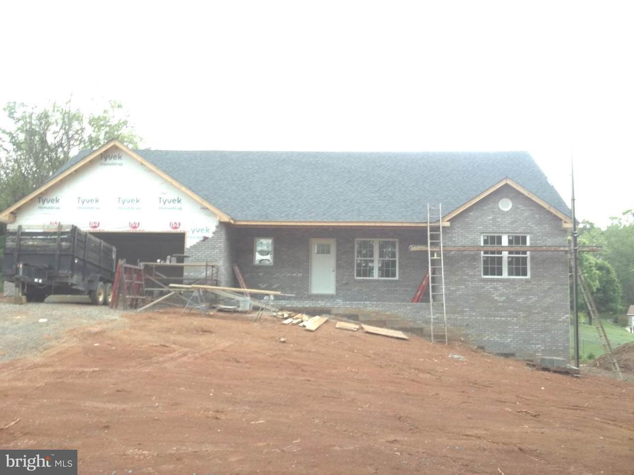 61 Westminster Drive. - Photo 1