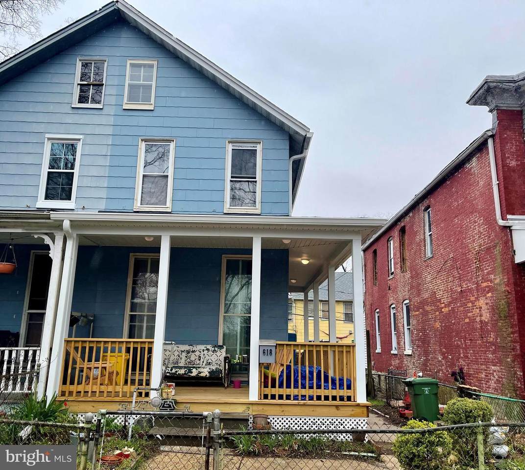 618 31ST Street - Photo 1