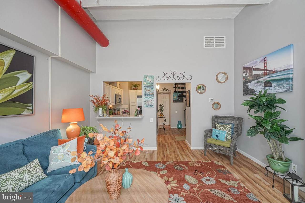 3 Columbus Boulevard - Photo 1