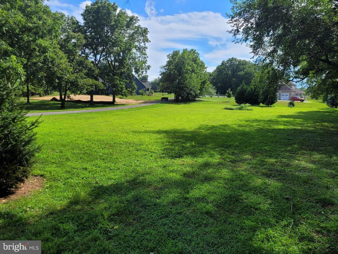 501 Foxwood Boulevard - Photo 1