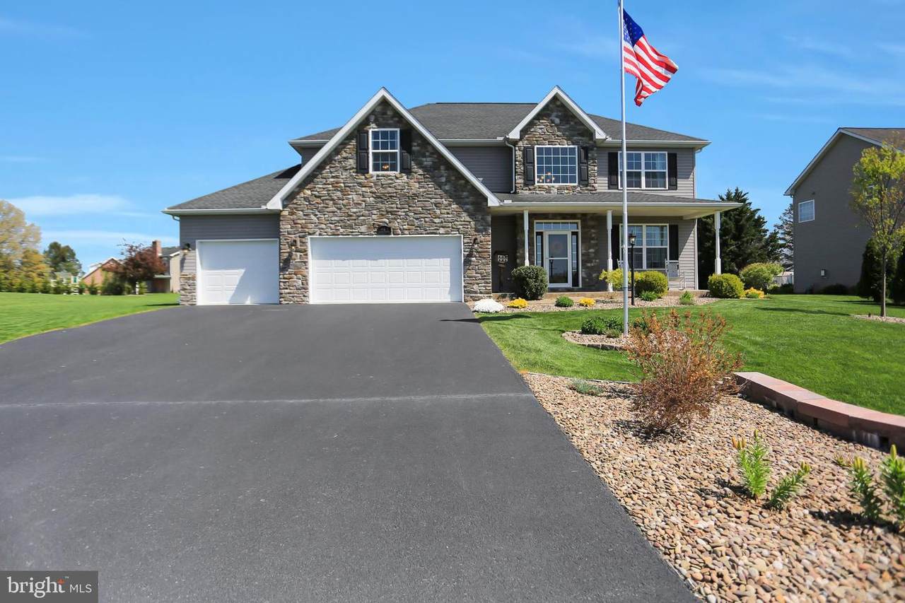 942 Shannon Drive - Photo 1