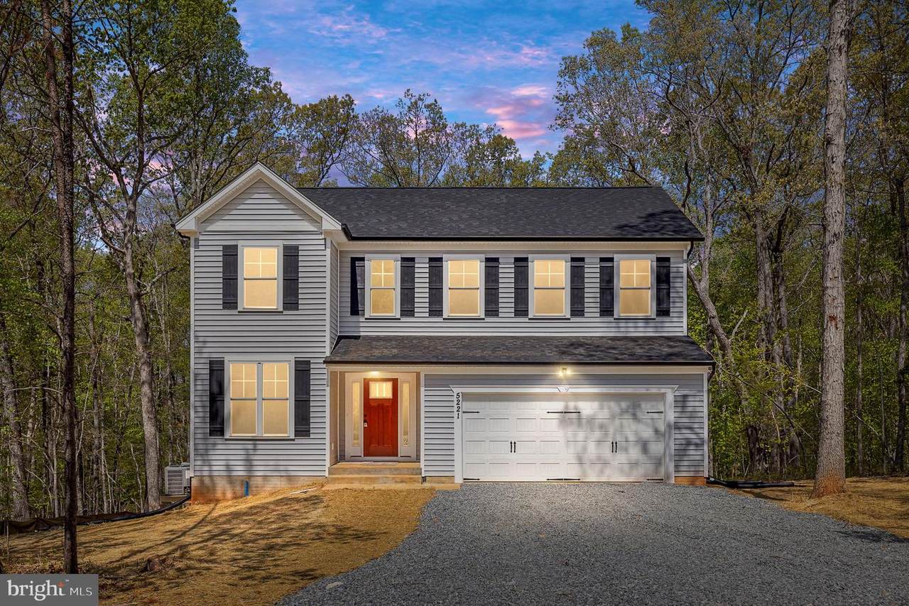 5221 Wyndemere Circle - Photo 1