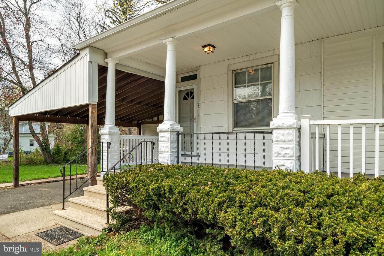 34 Lawn Park Avenue - Photo 1