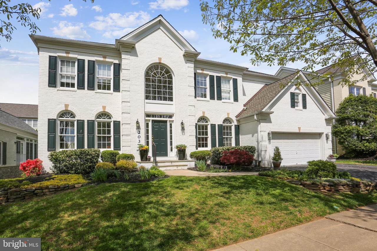 203 Long Trail Lane - Photo 1