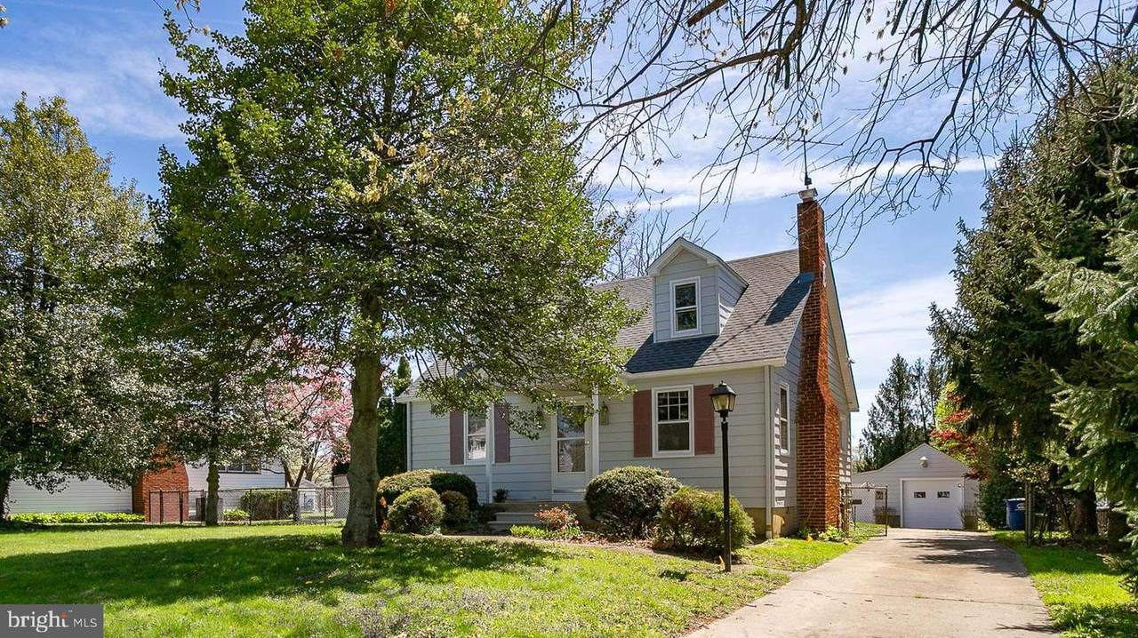 243 Ward Avenue - Photo 1