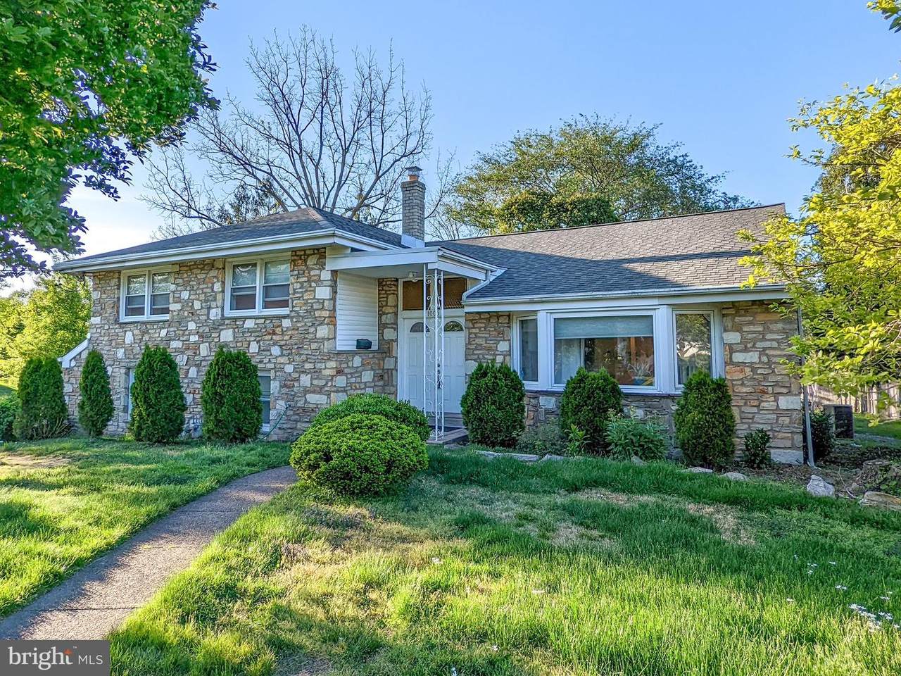 1005 Summit Lane - Photo 1
