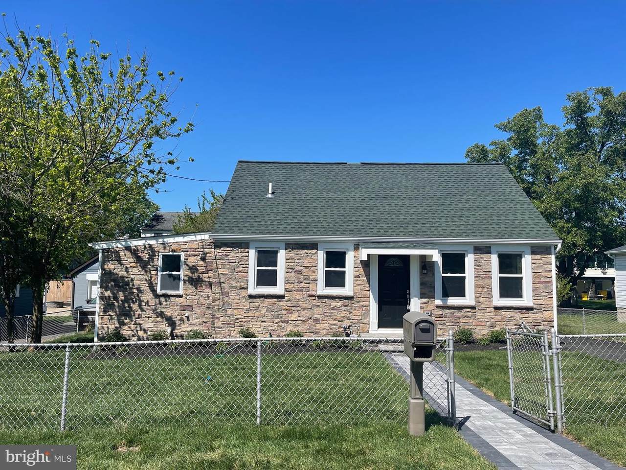 106 Glenmont Avenue - Photo 1