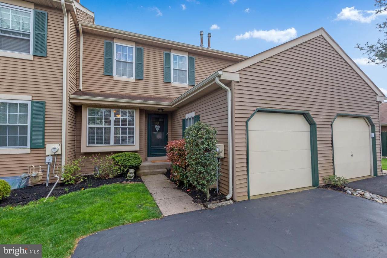 612 Larch Court - Photo 1