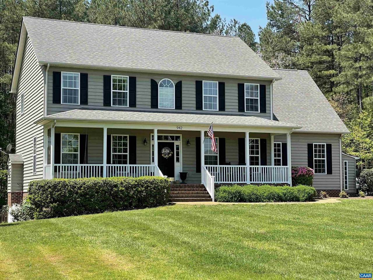 942 Fox Hollow Ln - Photo 1