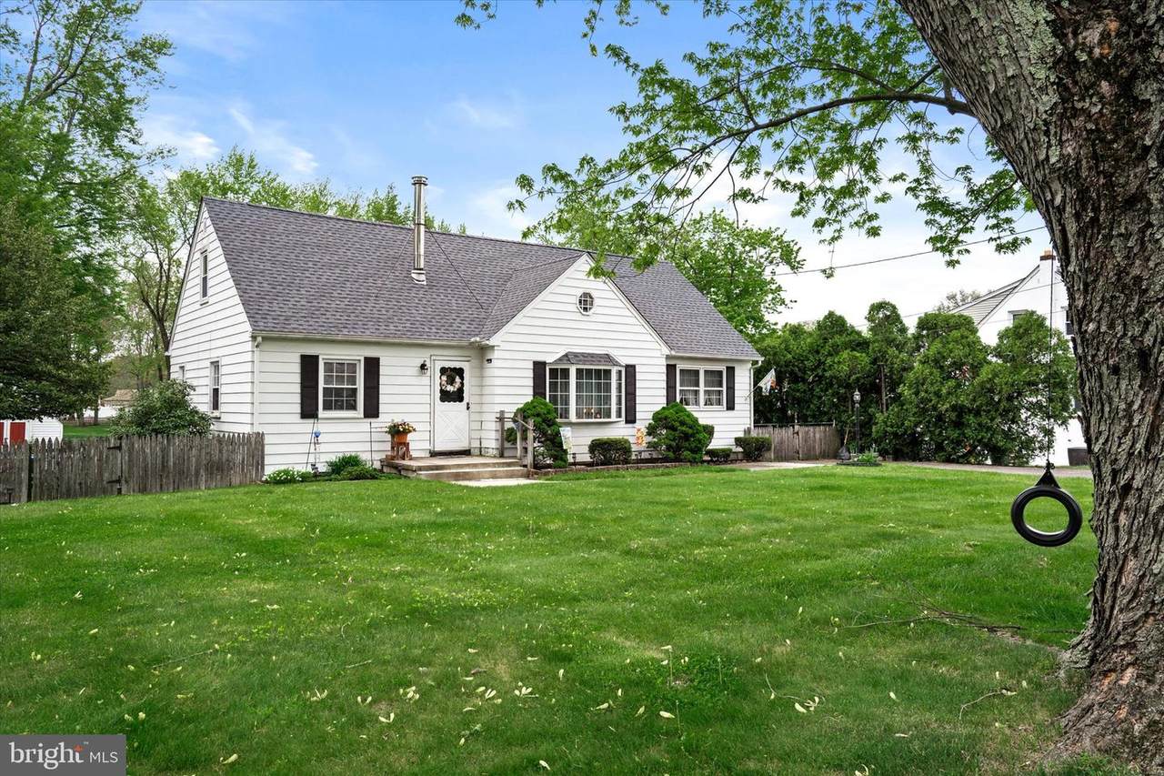 562 Mercer Street - Photo 1