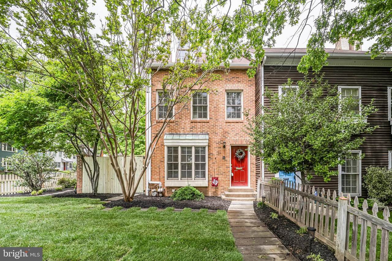 821 Green Street - Photo 1