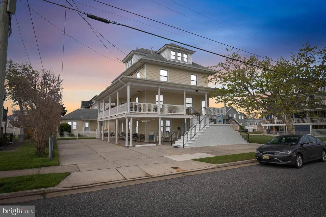 224 20TH Street - Photo 1