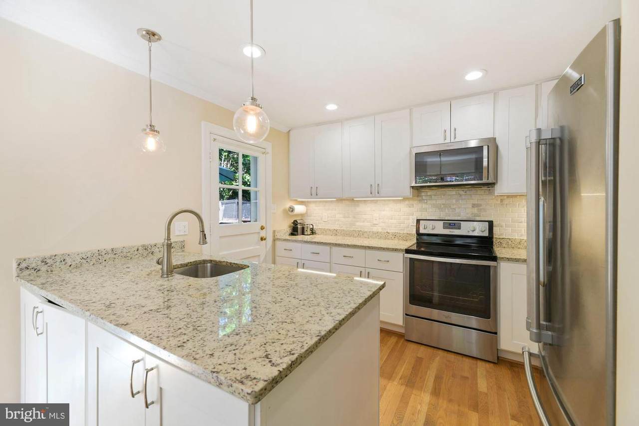 1712 Oakcrest Drive - Photo 1