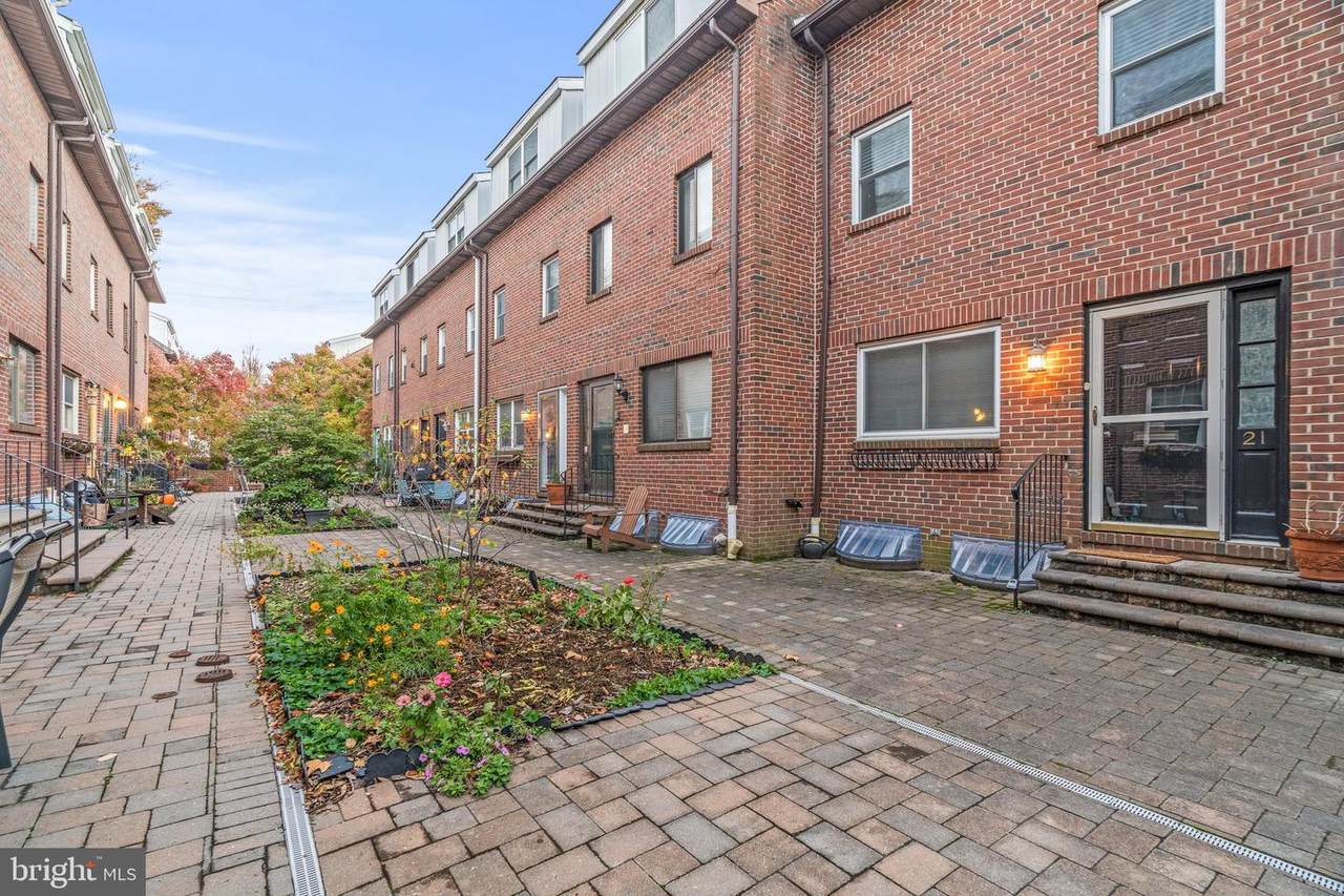 518 Randolph Court - Photo 1