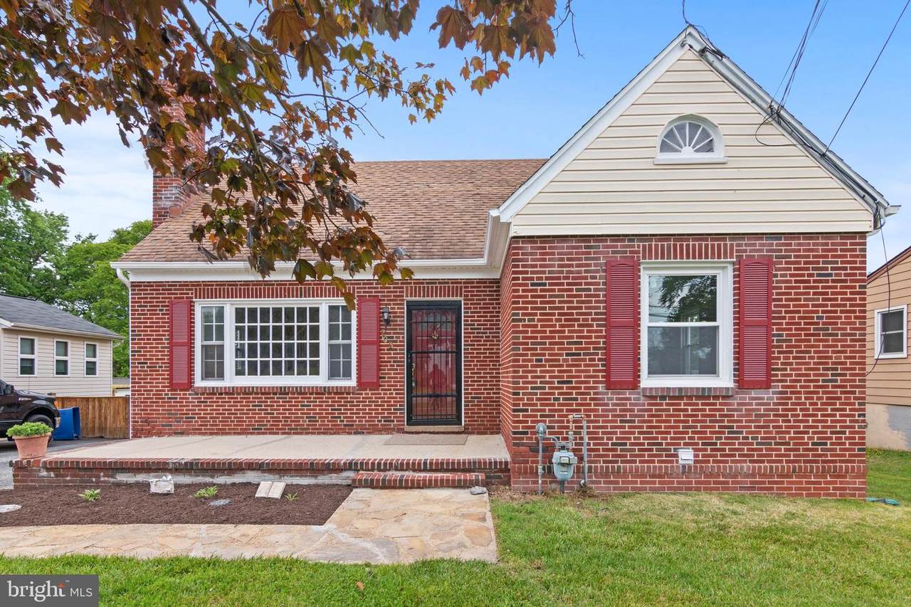202 Poplar Avenue - Photo 1