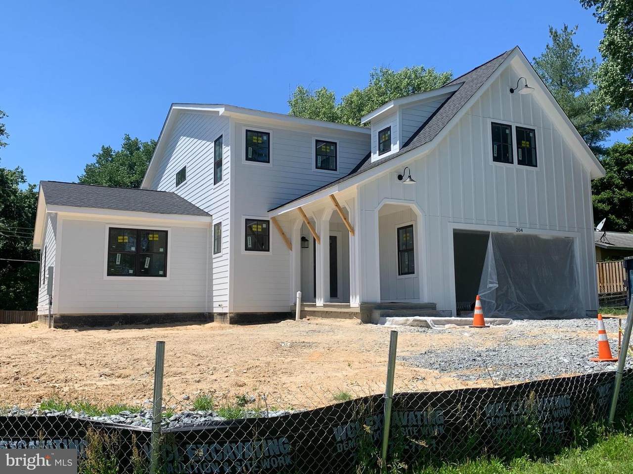204 Sycamore Street - Photo 1
