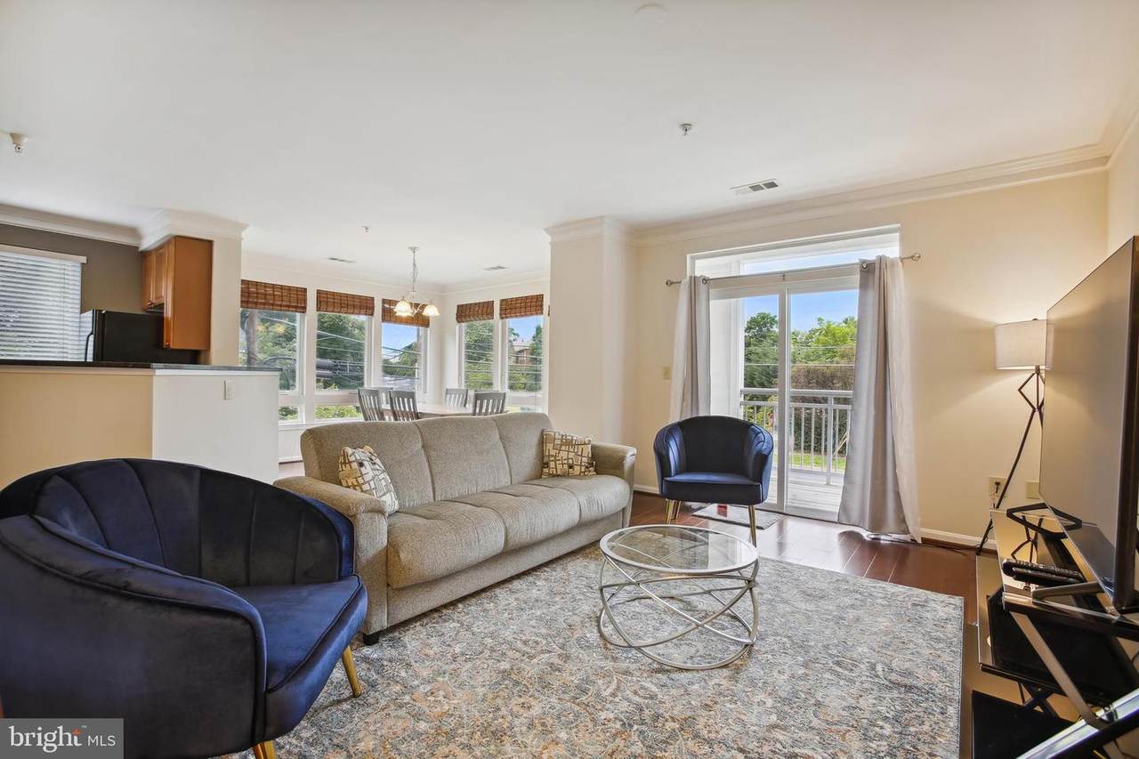 801 Greenbrier Street - Photo 1