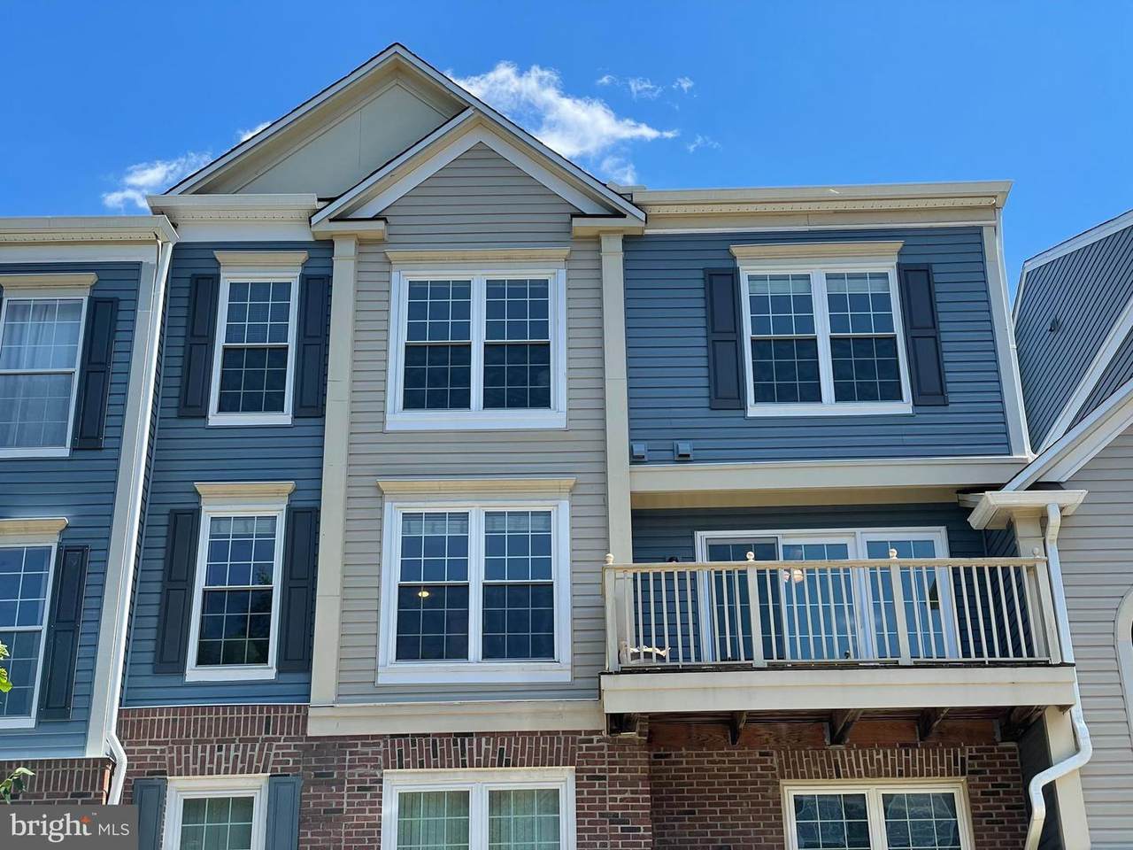 7019 Metropolitan Place - Photo 1