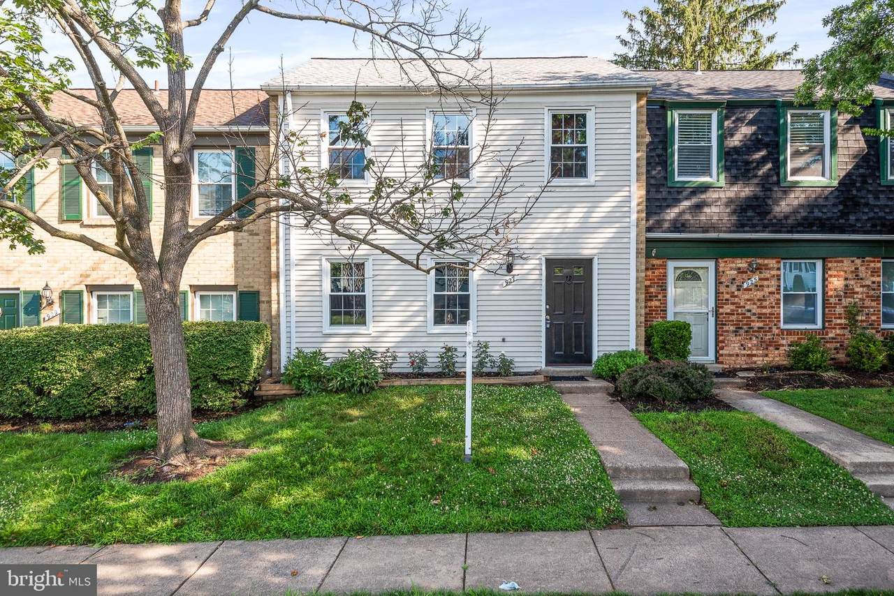 927 Cheshire Court - Photo 1