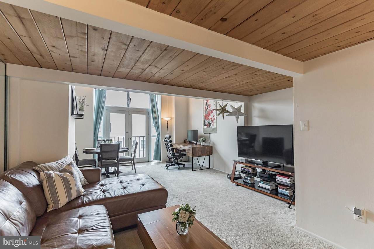 870 28TH Street - Photo 1