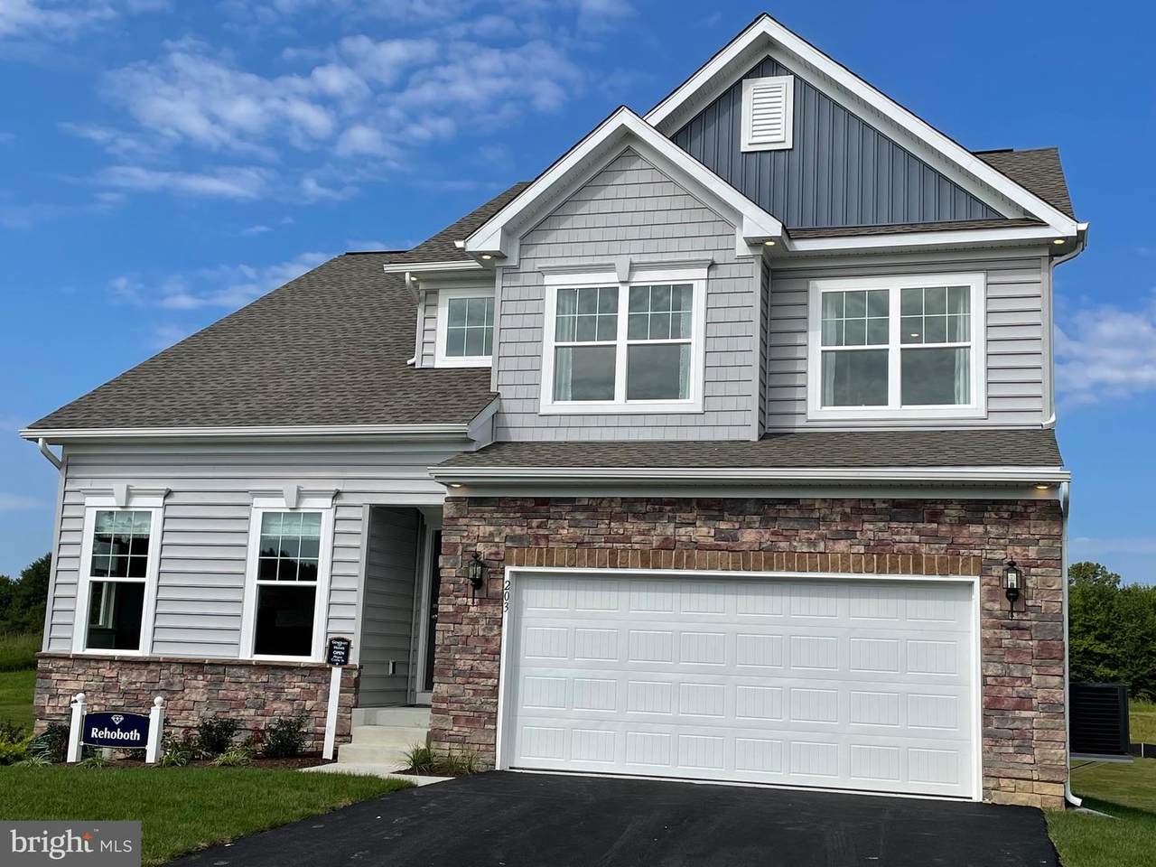 205 Heron Circle - Photo 1