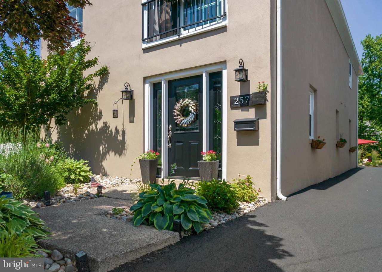 257 Saxer Avenue - Photo 1
