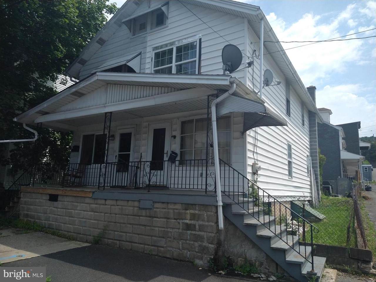634 4TH Street - Photo 1